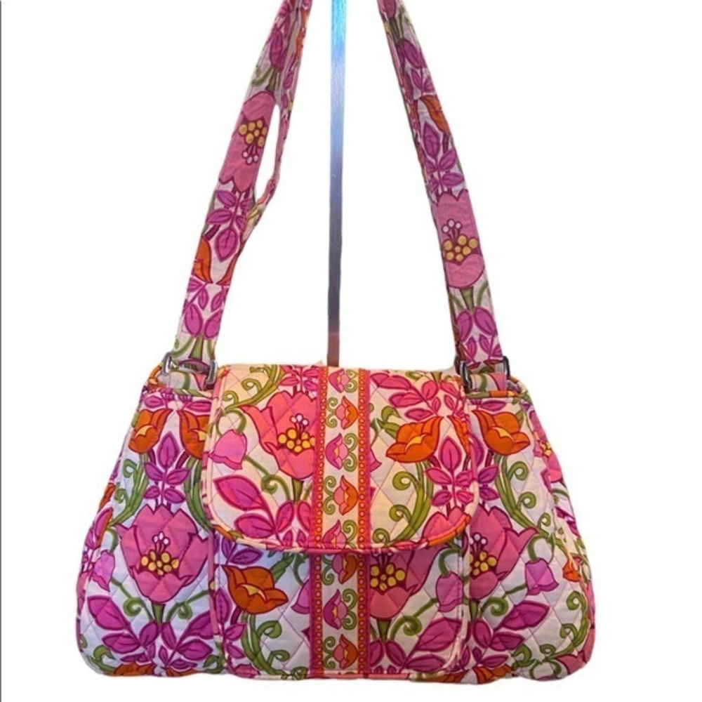 Vera Bradley pink‎ and orange floral hand bag snap and zipper closure